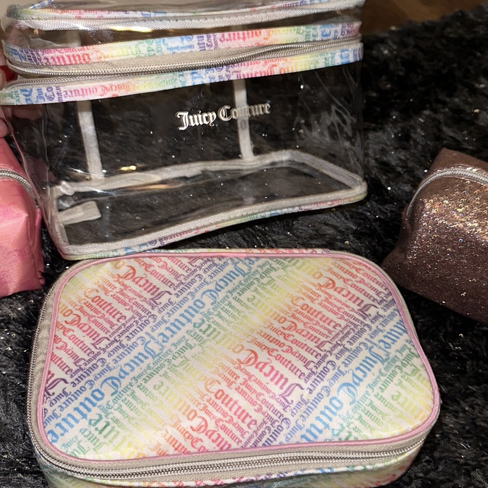 Juicy Couture nested cosmetic/toiletry bag set - Picture 4 of 9